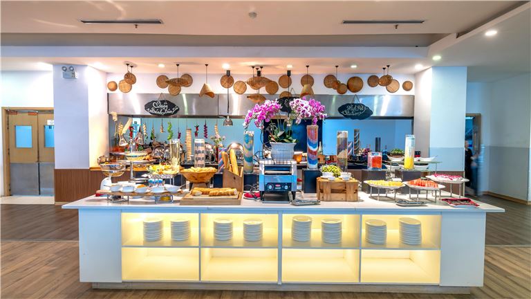 Buffet or Banquet Restaurant Nearly 10,000 SF Riverside County CA