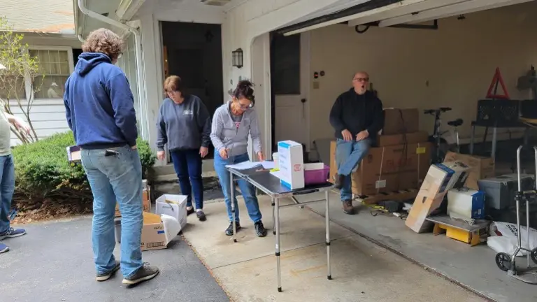 Team Working  Auction Pickup