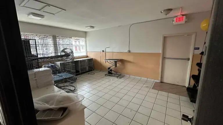 separate room for grooming, office or storage