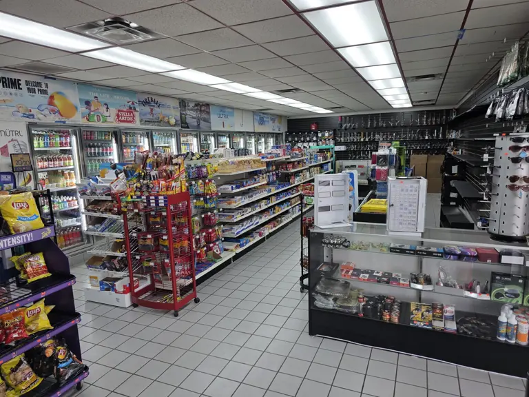 Chevron Gas Station with Smoke Shop!!