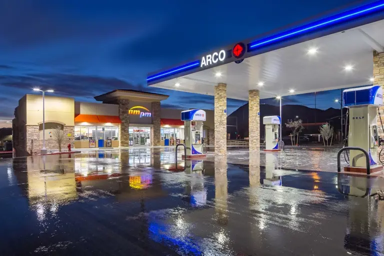 Vinni's Listing - ARCO ampm with renovated C-Store and New Pumps!