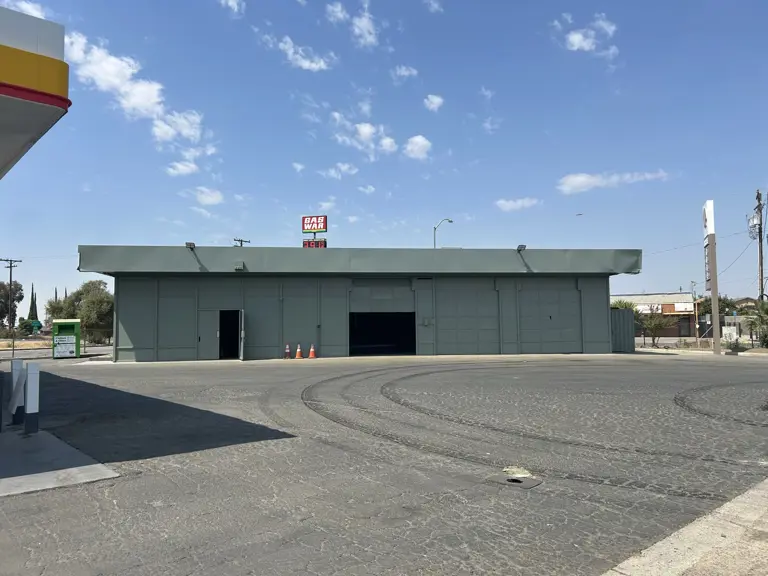 2,300 Sq Ft Auto-Mechanic Building for Lease