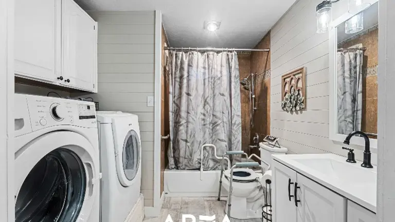 One of 4.5 Bathrooms