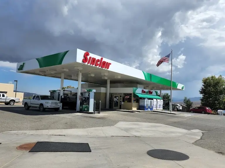 Sinclair Gas Station with C-Store & ABC License