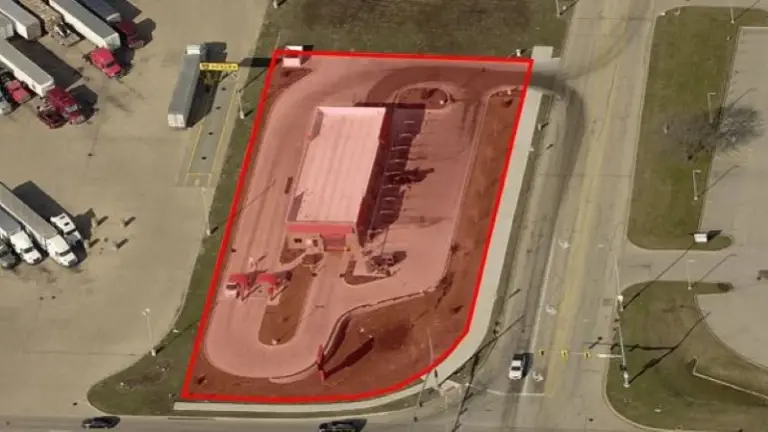 0.91-acre Hard-Corner Parcel with Exposure to 20,500+ VPD