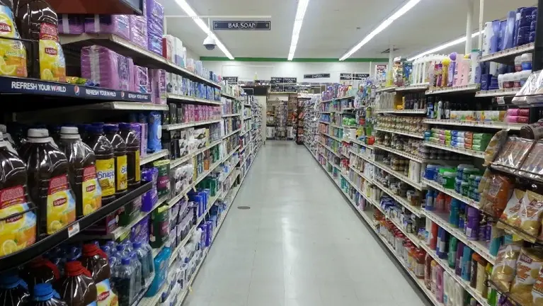 Supermarket and 5 units Shopping Center  For Sale