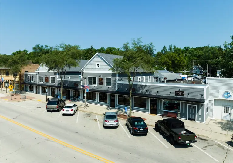 Prime Downtown Twin Lakes - 965 SF