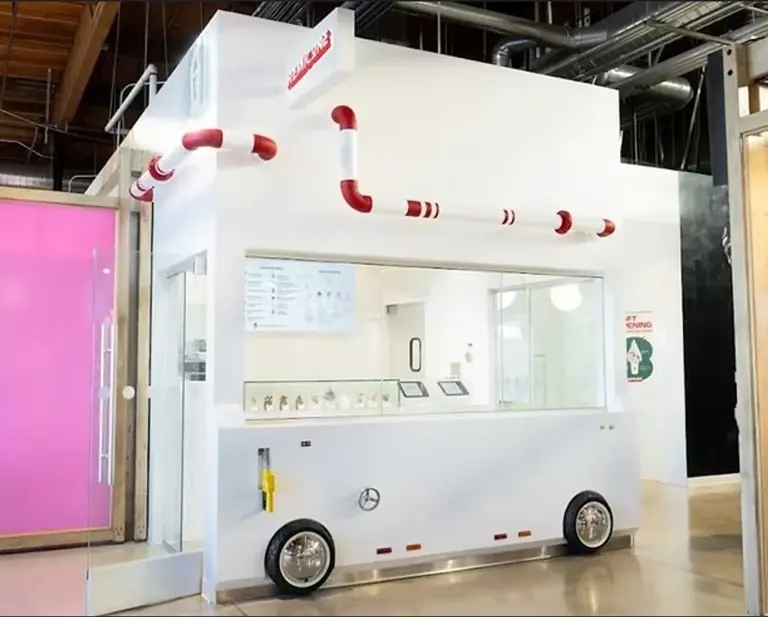 High-traffic area luxury food hall Donut& Ice Cream Shop in Stanton