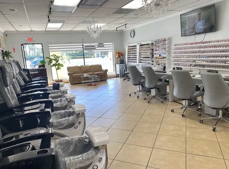Turnkey High-End Nail Salon [2.5 Yrs]
