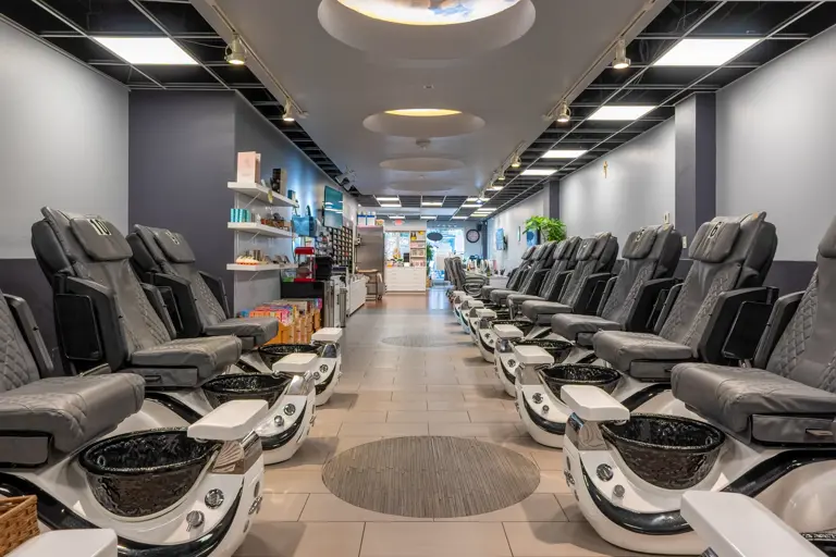 Established Nail Salon – Prime Wadsworth Blvd Location