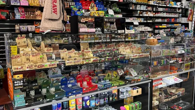 Well established Tobacco Smoke and Vape Shop