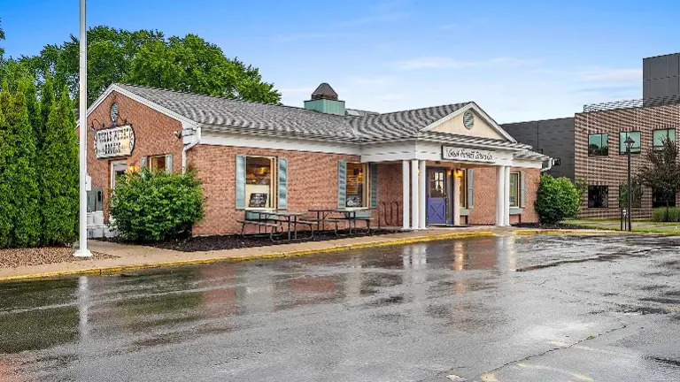 DePere, Brick Building w/ Drive Thru