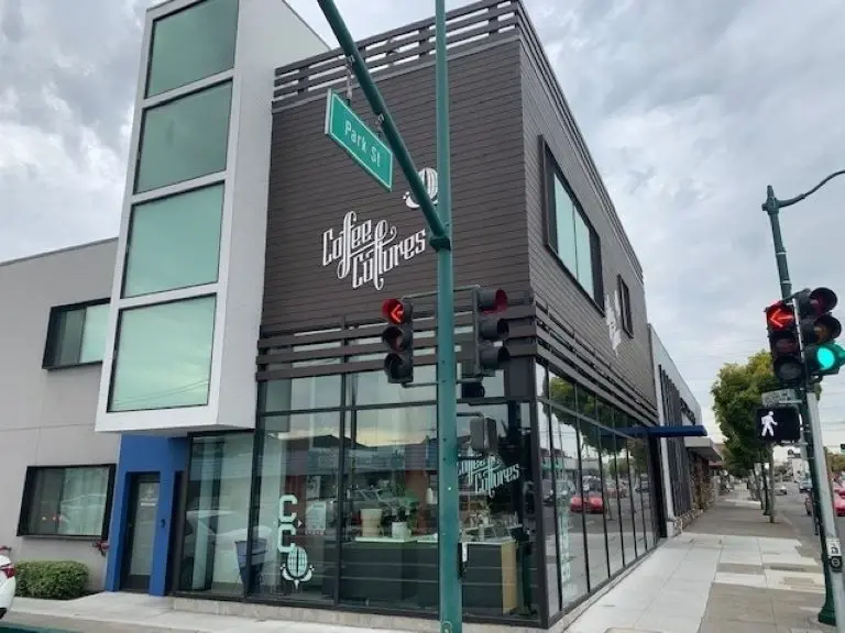 Tremendous Location Coffee Shop