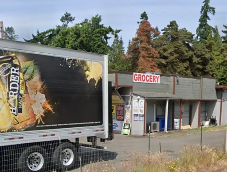 Grocery with property (Snohomish county $2.8M)