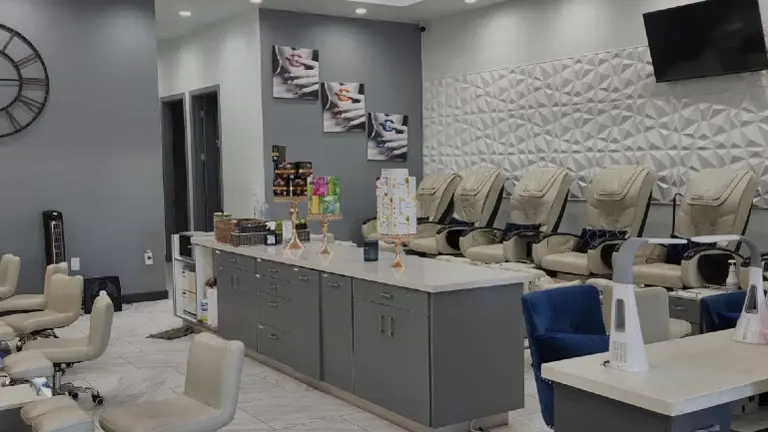 Unique nail salon