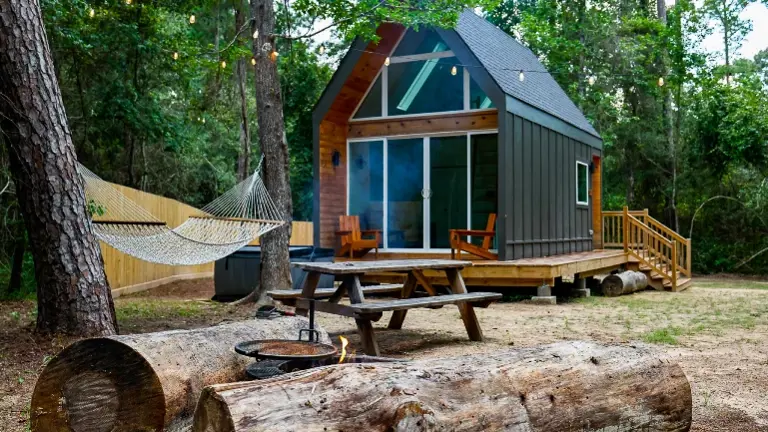 Luxury glampling complex with 5 alpine cabins and 9 acres of land