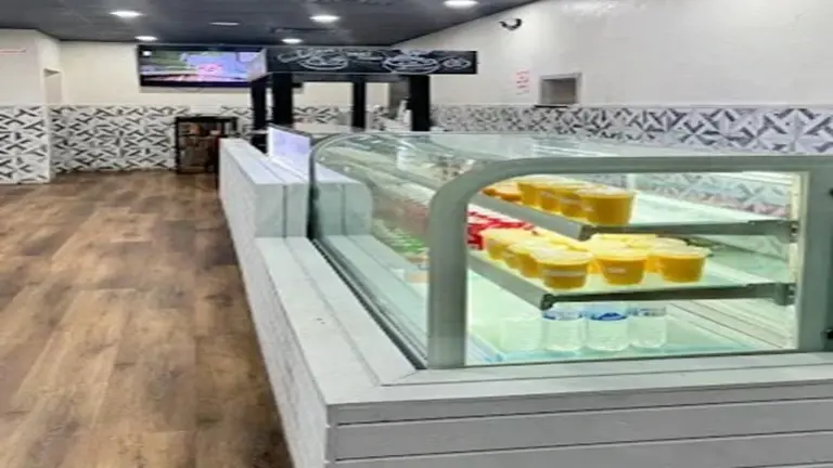 Dinning customer phsing area