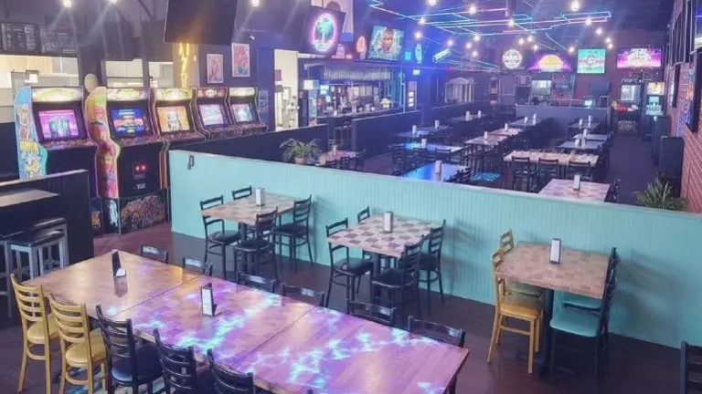 Pizza restaurant with arcade and 41 ABC license, N.OC