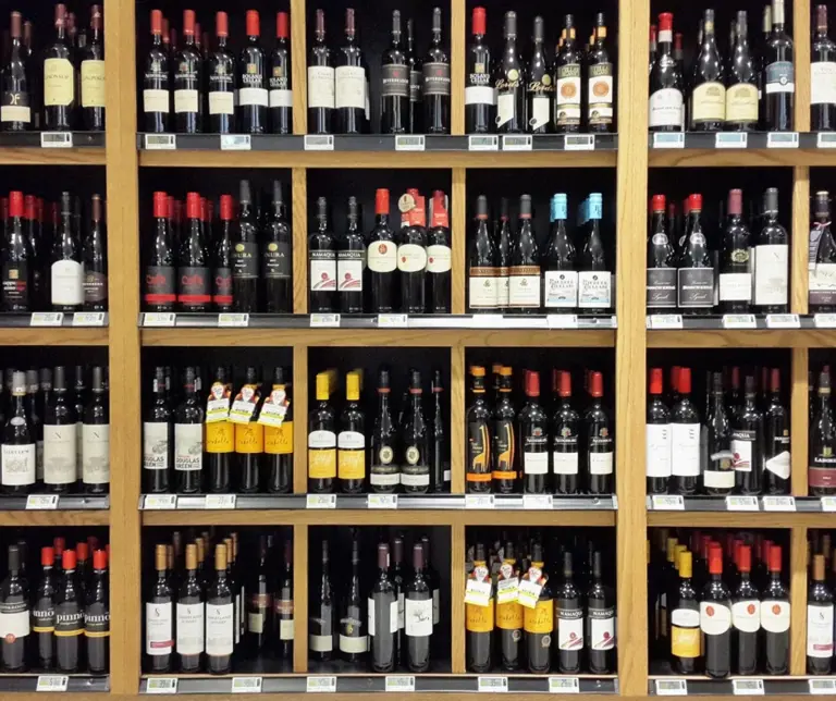 ** Low rent ** Liquor Store **