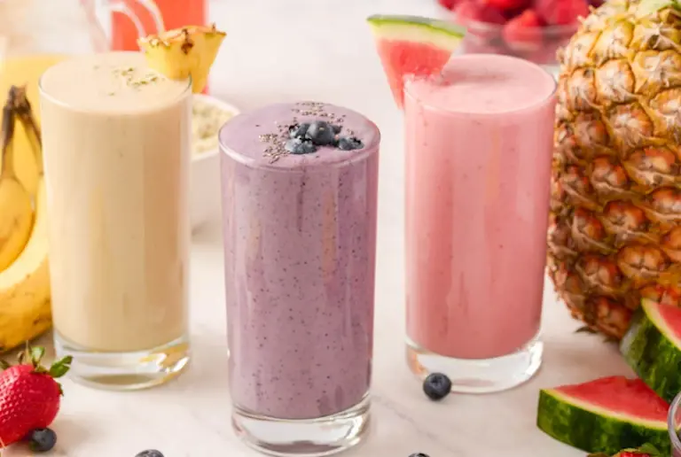 Juice Bar with Smoothies & Acai