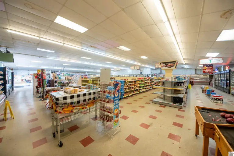 Recently Shutdown Grocery Store with Property in Calvert City, KY!