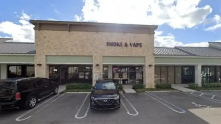 EXCELLENT LOCATION - Owner Absentee - PROFITABLE - Great Opportunity