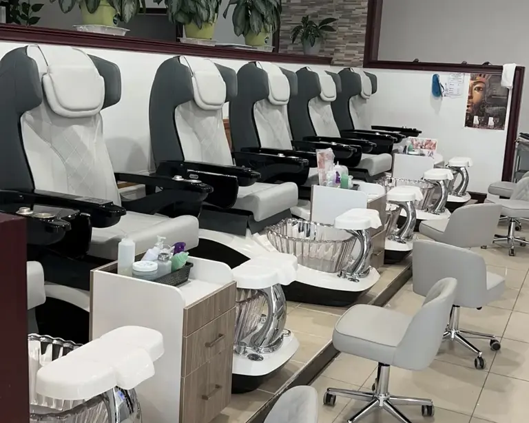 Turn Key High-End Nail Salon [15 Yrs]