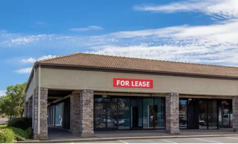 Second-Generation Bakery or Pizza Space in Prime Redding Retail Hub