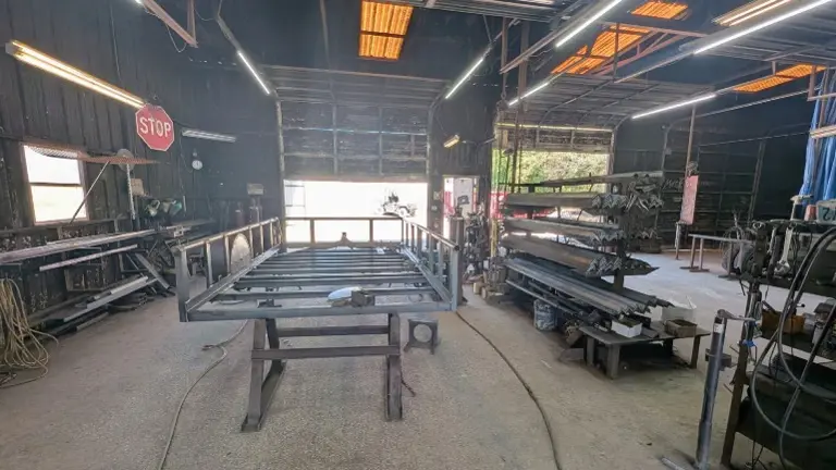 $1.1M for 40yr Trailer Mfg w/300K Net/$1.9M Sales w/$600KRE $100KInv!
