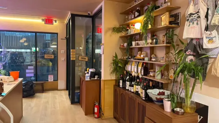 Turnkey Café/Restaurant/Bar opportunity:Fully Equipped, Prime Location