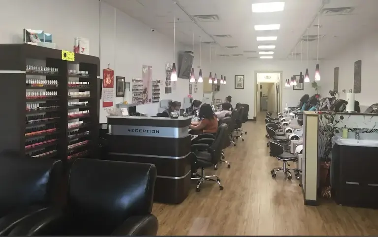 Turn Key High-End Nail Salon [6 Yrs]