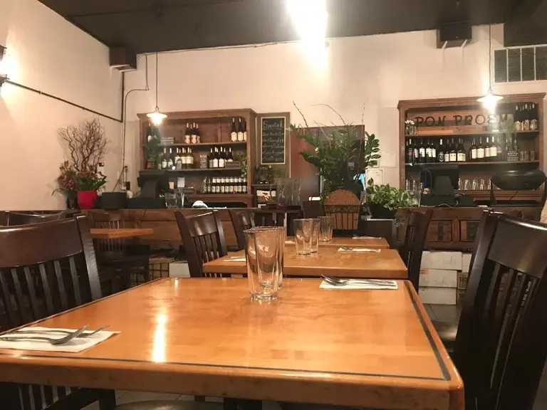 Mercer Island restaurant with type1 hood, low rent for $185k.