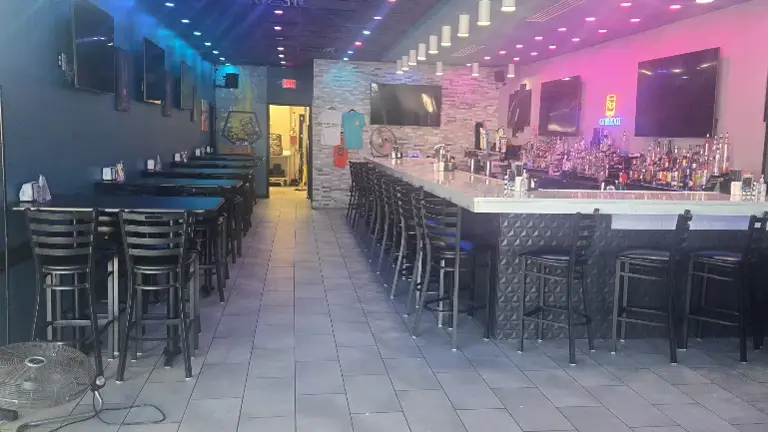Pizza Shop With Full Bar and Liquor License