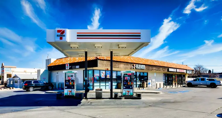 7 ELEVEN Major Intersection