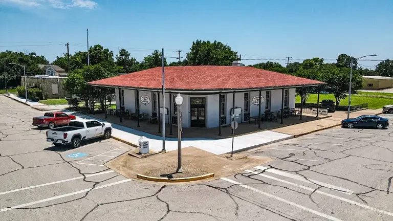 Turn-Key Historic Bar & Grill in Revitalizing Downtown Hearne