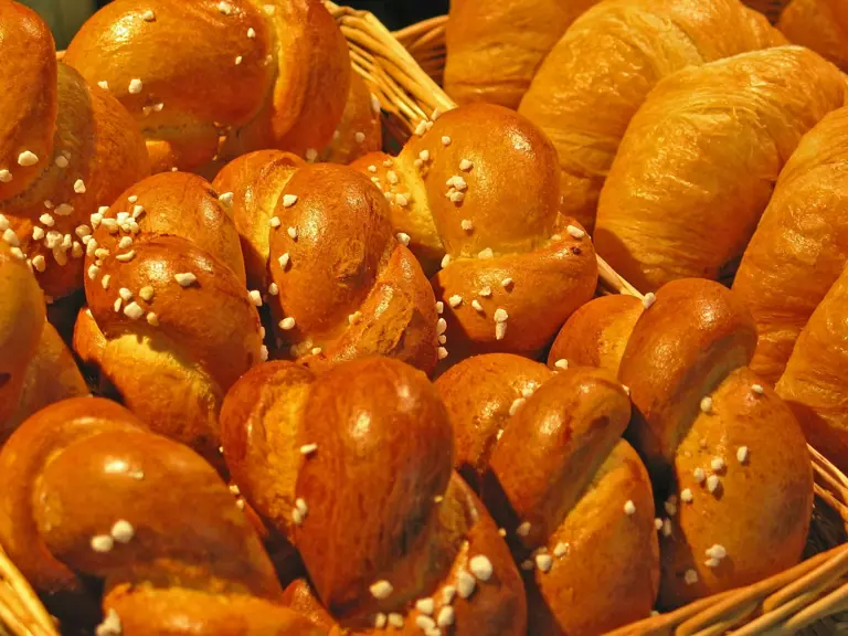 Established Retail Bakery, serving Westside of Cleveland