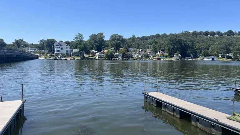 Lakefront Restaurant/Bar for sale with real estate and liquor license!