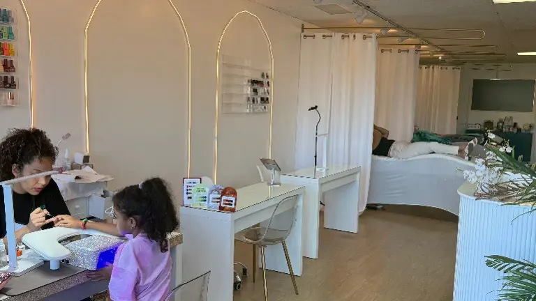 Spa salón , lashes , nails 