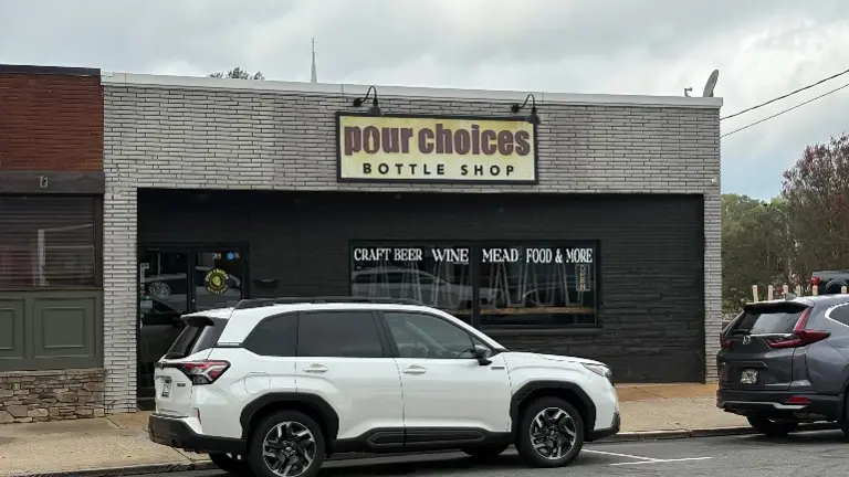 Bar /restaurant with all equipment ready to go