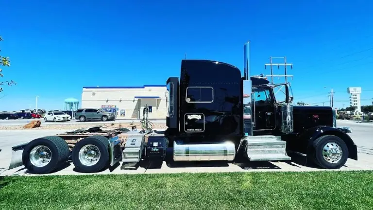 Clean MC Authority & 605HP Peterbilt 389, Reitnouer Dropdeck
