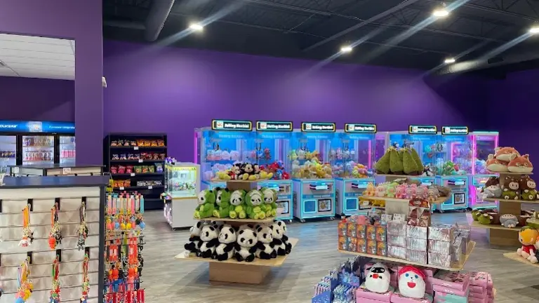 Flash Sale | Claw/Arcade Store – Prime Location