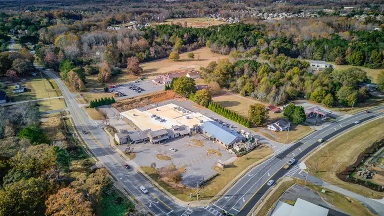 37,725 SF | High-Exposure Entertainment & Retail Destination