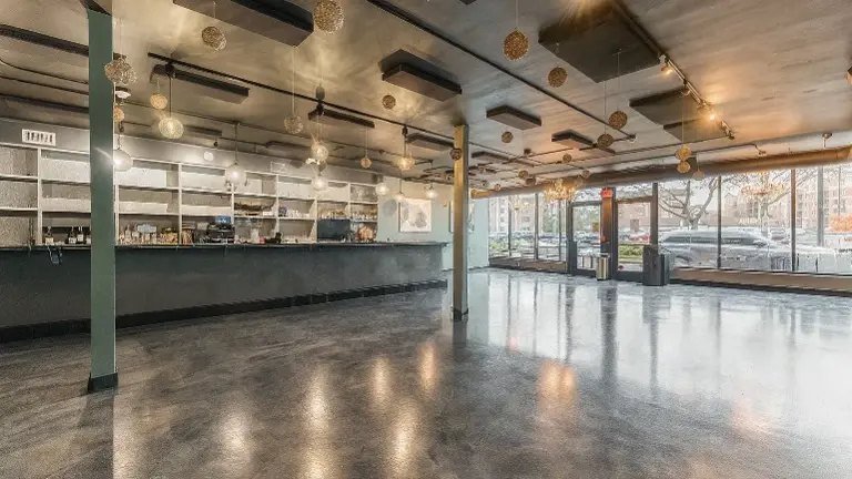 Bar/Cafe Available For Lease in Downtown Mount Prospect