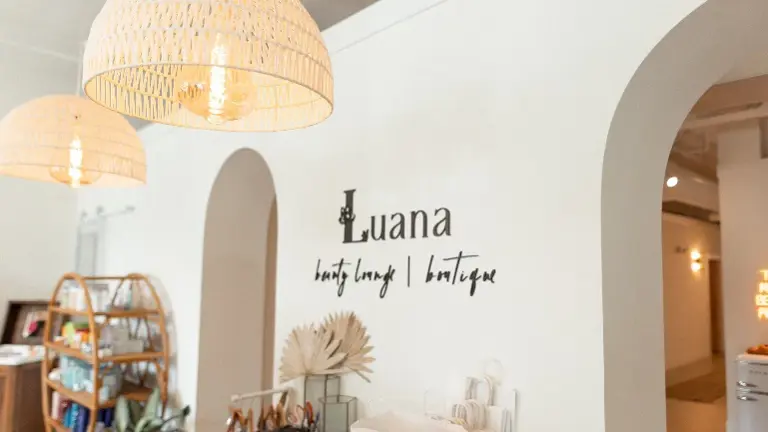 Luxury Spa and Retail Boutique on Wenatchee AVE, Turnkey, Prime Loc.