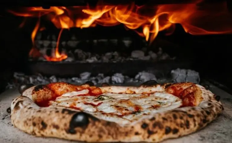 Where History Meets Hearth:Cozy Wood?Fire Pizza Restaurant Awaits