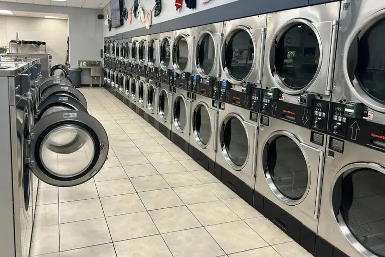 Absentee Card Laundromat With Super Low Rent & Fixed Water For Sale