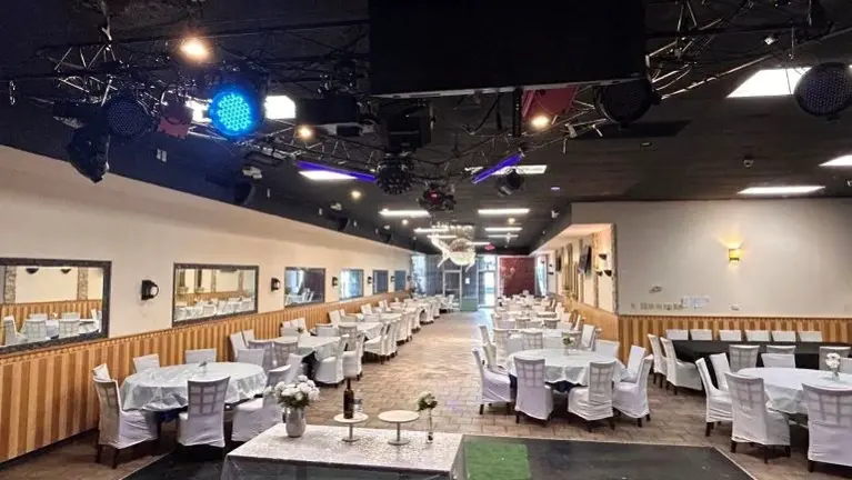 Former Vietnamese restaurant/ banquet