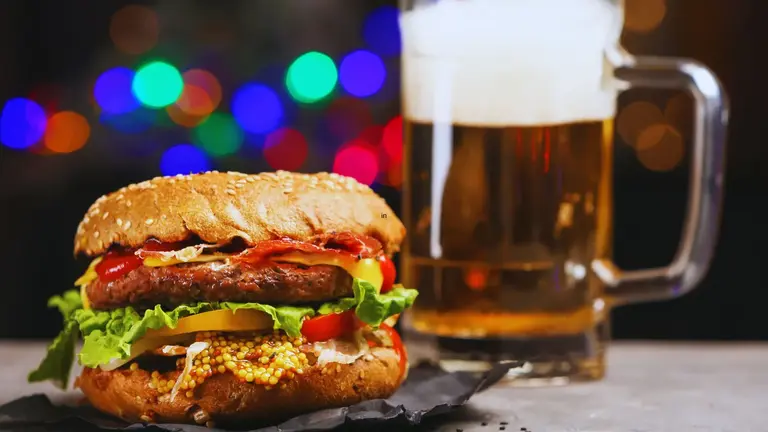 Fast casual restaurant & bar