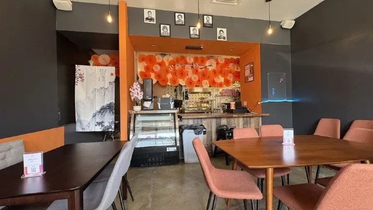 Turnkey small restaurant fully equipped, Low rent