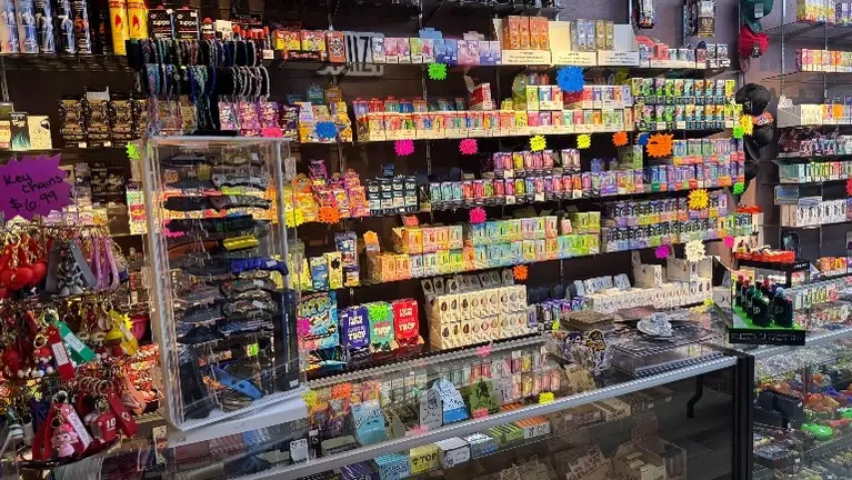 $100,000 NET Semi-Absentee-Run Peoria Smoke Shop w/ Seller Financing!!